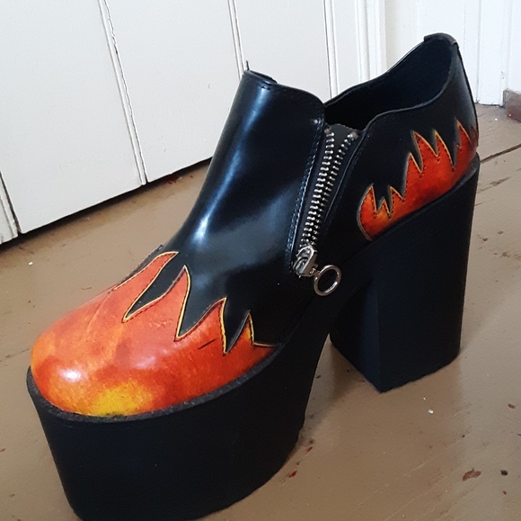 Fire walk with me! UNIF platforms size 8 - Picture 3 of 9